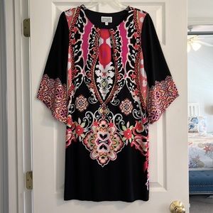 Bethany Floral/Geometric Dress. M Bust 37”, Len 36.5”. Stretch, 3/4 sleeve. Chic